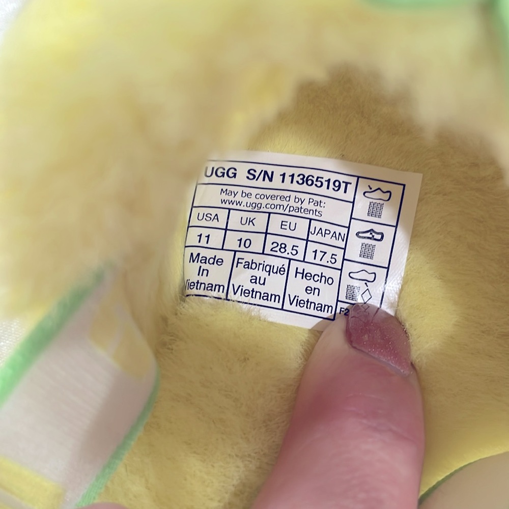 Ugg Fluff Yeah Pineapple Stuffie Slides (Girl) 🍍 - Picture 5 of 6